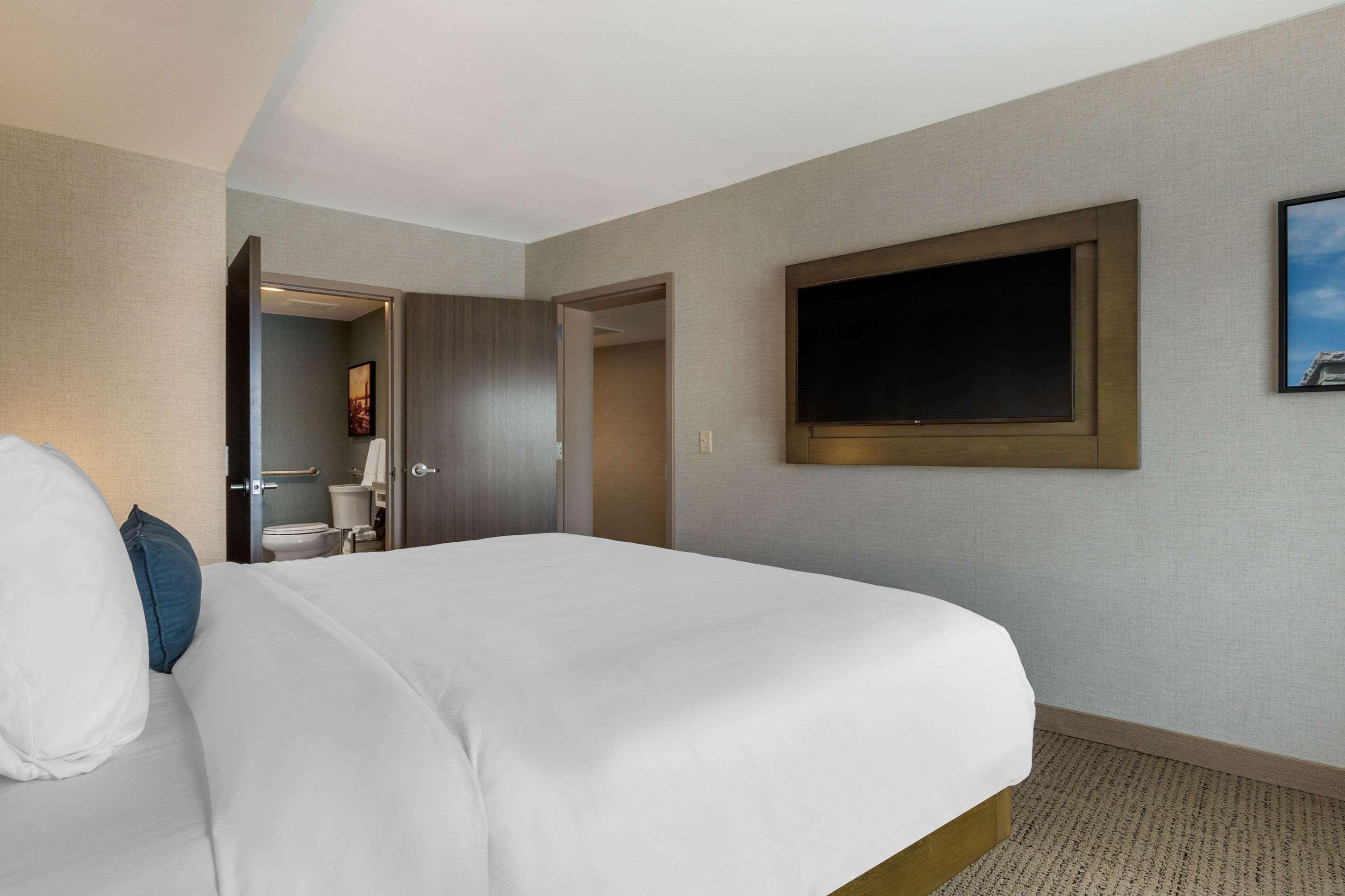 Cambria Hotel West Orange Exterior photo